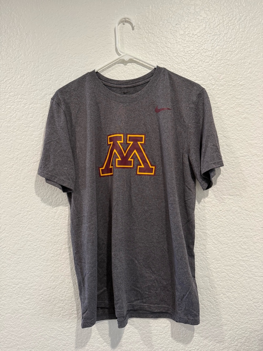 Nike Men's Grey Short-Sleeve Tee size large Minnesota Gophers U of M